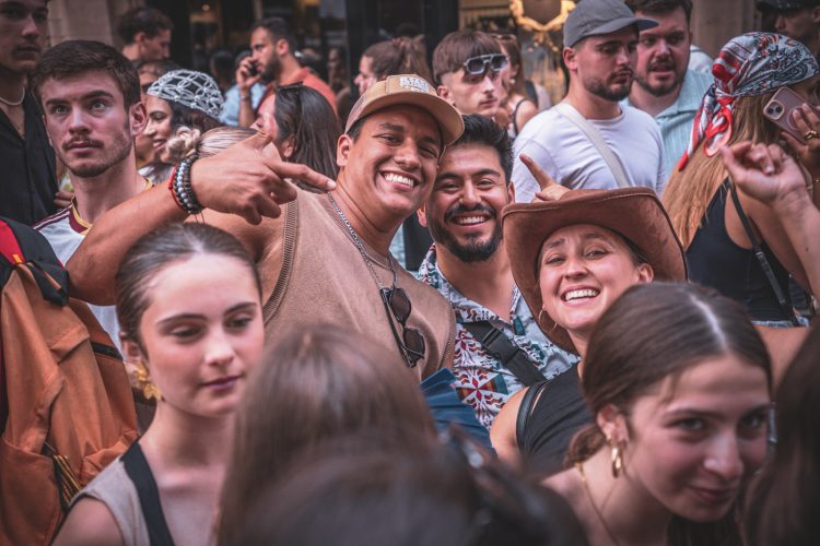 fête de la musique, foule, danse, sourire