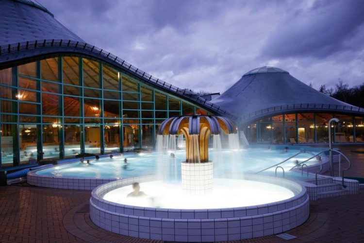 Solemar bad durrheimsolemar_-pool_aussen_-nacht