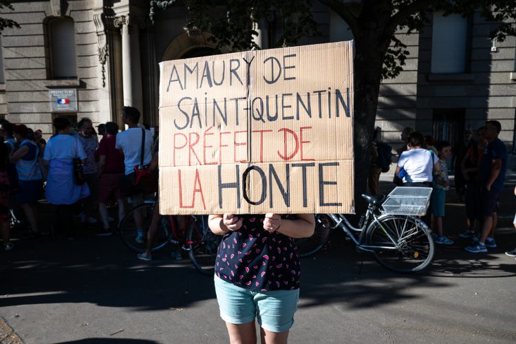 Hébergement d&rsquo;urgence sans abris enfants à la rue sans-papier exilés préfecture