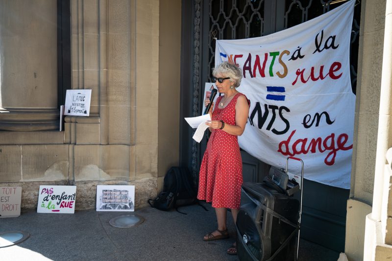 Hébergement d&rsquo;urgence sans abris enfants à la rue sans-papier exilés préfecture