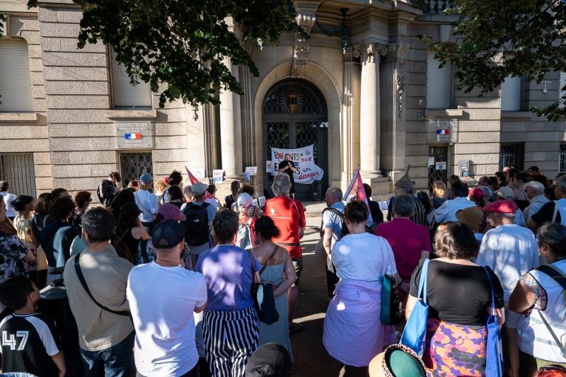 Hébergement d&rsquo;urgence sans abris enfants à la rue sans-papier exilés préfecture