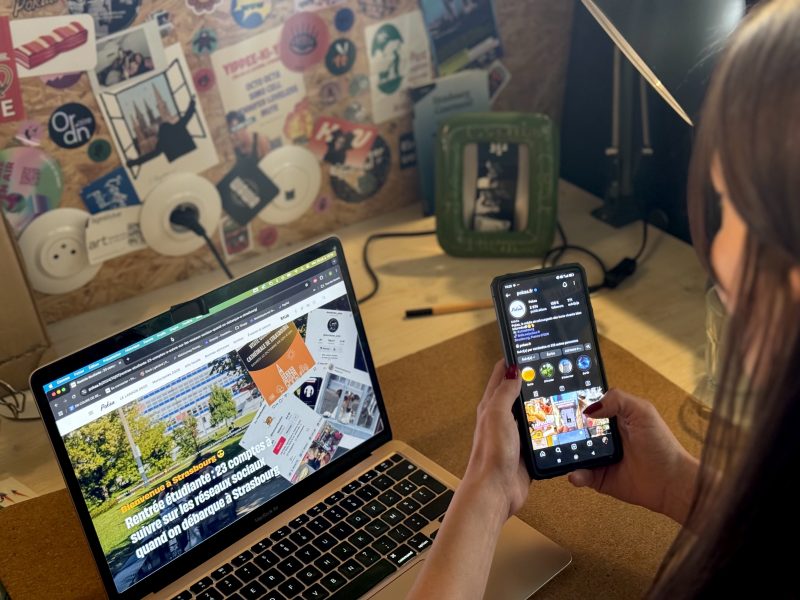 internet réseaux sociaux smartphone pokaa