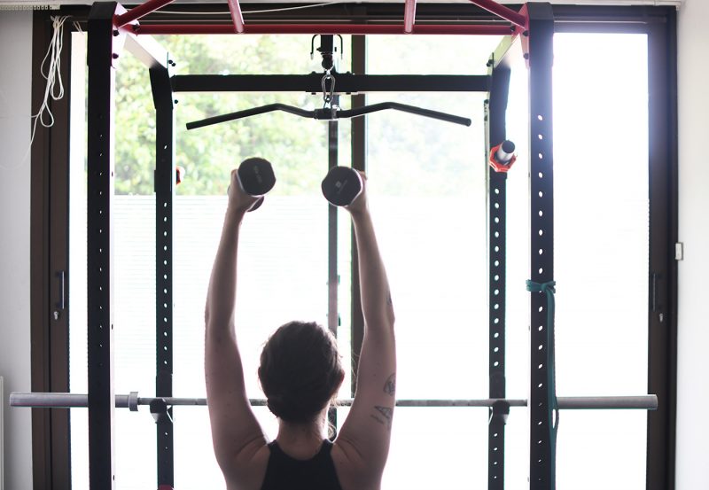 Faire du sport se bouger exercice physique haltères musculation (4)