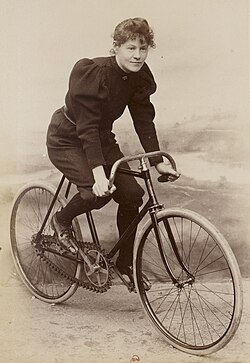 French_Racing_Cyclist_Lisette_Marton_on_Gladiator_Bicycle_in_1896_(cropped)