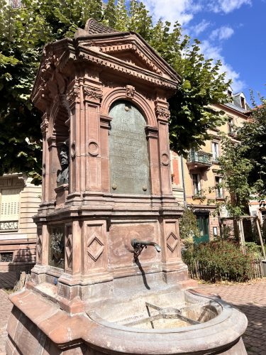 Place du Pont aux Chats et fontaine des Zurichois