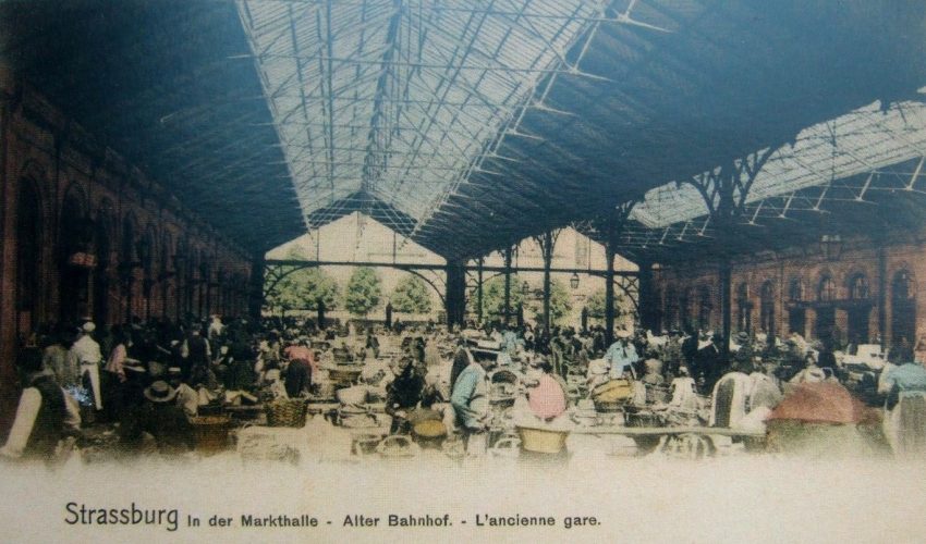 Marché couverte dans la halle de l&rsquo;ancienne gare