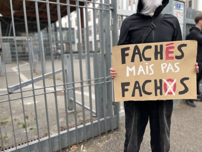 En direct à Strasbourg : les blocages des lycées s'intensifient entre interpellations et revendications