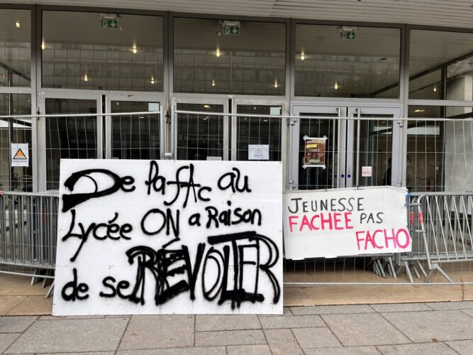 Manif lycées étudiants campus