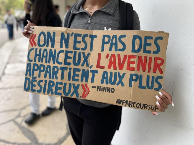 Manif lycées étudiants campus