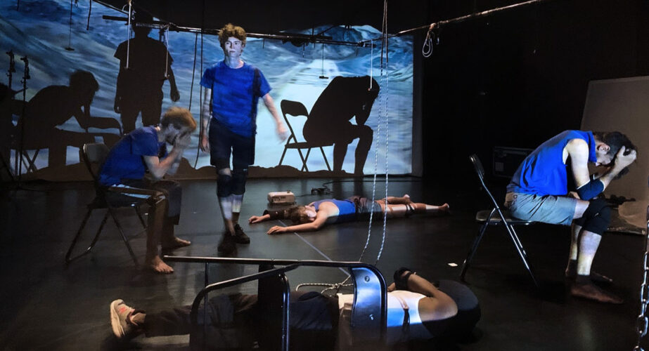 Cabaret du jamais jamais La compagnie Hors Champ – Fuera de Campo (2)