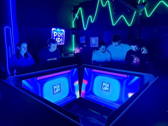PixUp escape game A Maze In