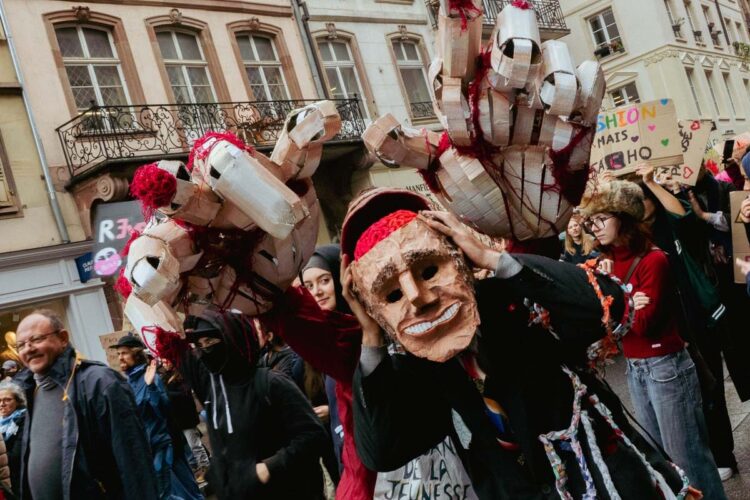 manif 17 octobre pancartes